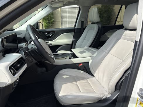 Used 2025 Lincoln Aviator Reserve AWD/4WD image 16