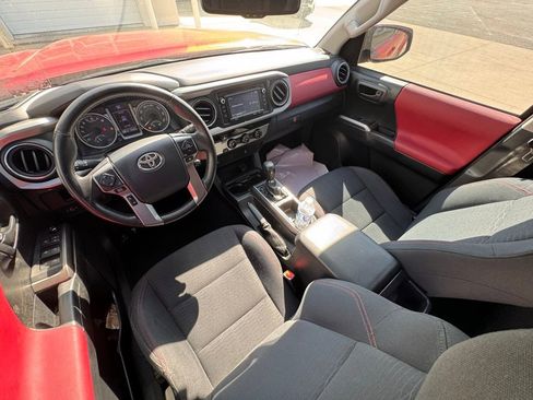 Used 2017 Toyota Tacoma SR5 w/ Tow Package image 11