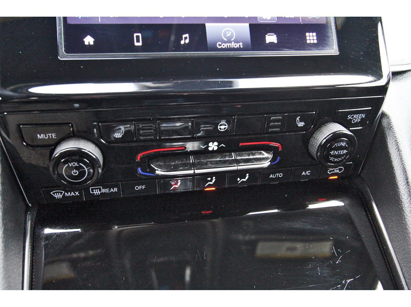 Used 2024 Jeep Grand Cherokee Altitude RWD image 28