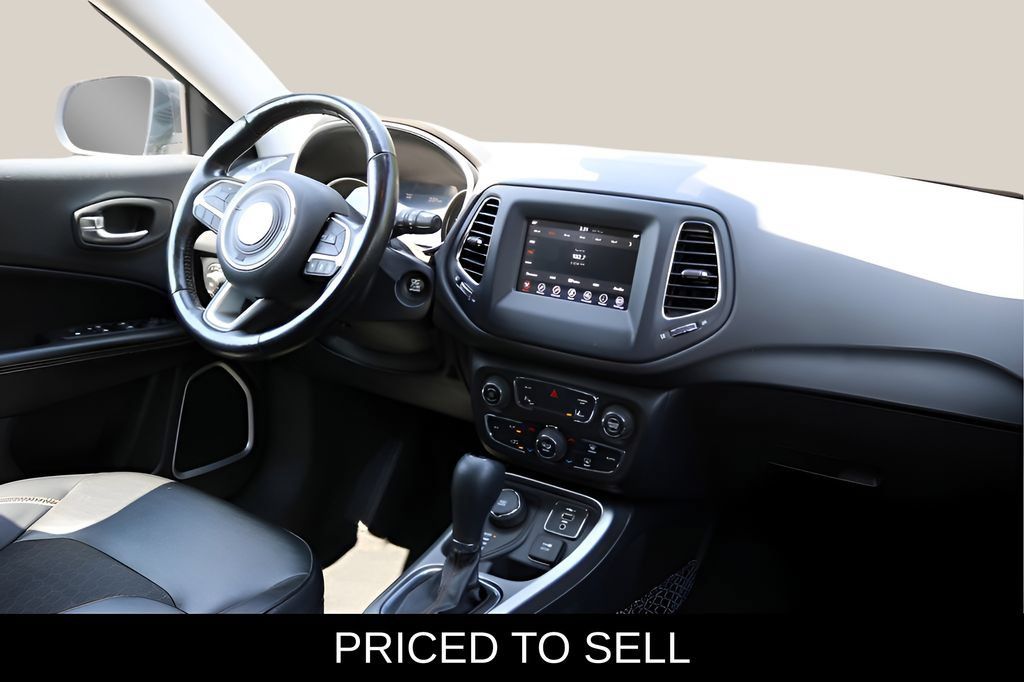 Used 2021 Jeep Compass Latitude w/ Driver Assistance Group AWD/4WD image 18