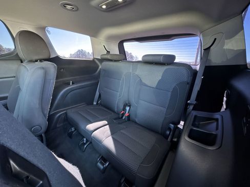 Used 2023 GMC Acadia SLE w/ Elevation Edition image 31