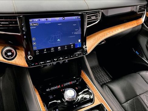 Used 2025 Jeep Grand Wagoneer L Series III w/ Rear-Seat Entertainment Group AWD/4WD image 37