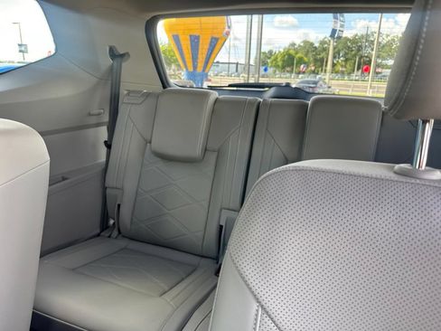 Used 2024 Volkswagen Atlas SE FWD image 12