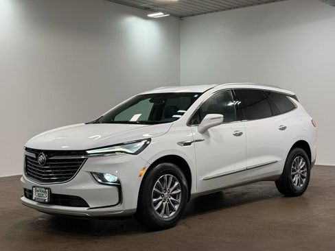 Used 2023 Buick Enclave Essence AWD/4WD image 7