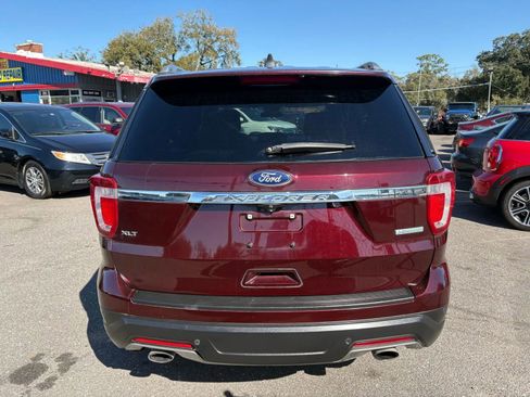 Used 2018 Ford Explorer XLT image 6