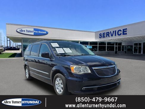 Used 2011 Chrysler Town & Country Touring FWD image 1
