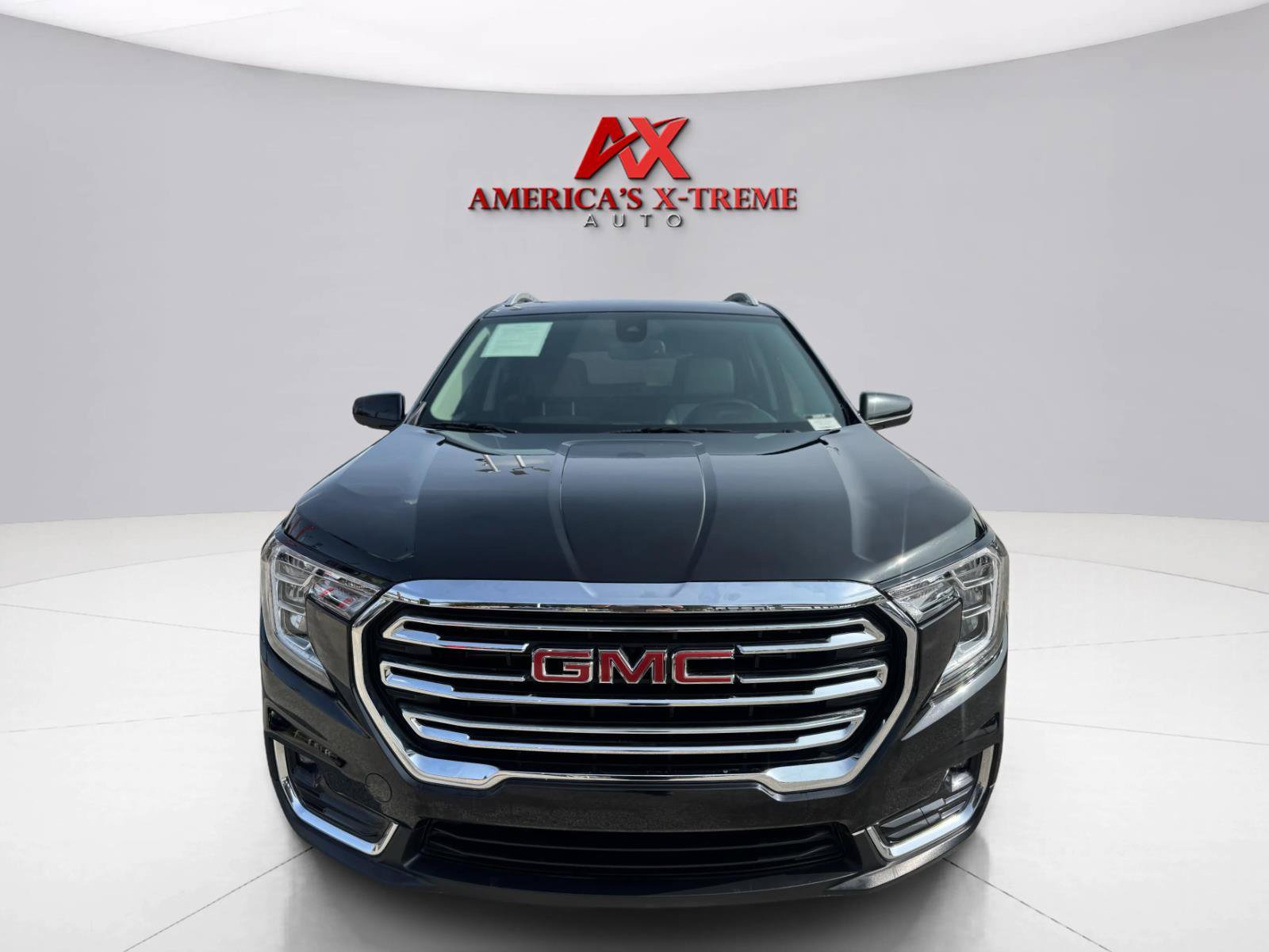 Used 2022 GMC Terrain SLT w/ Infotainment Package II AWD/4WD image 8