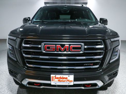 Used 2025 GMC Yukon XL AT4 w/ AT4 Premium Package AWD/4WD image 4