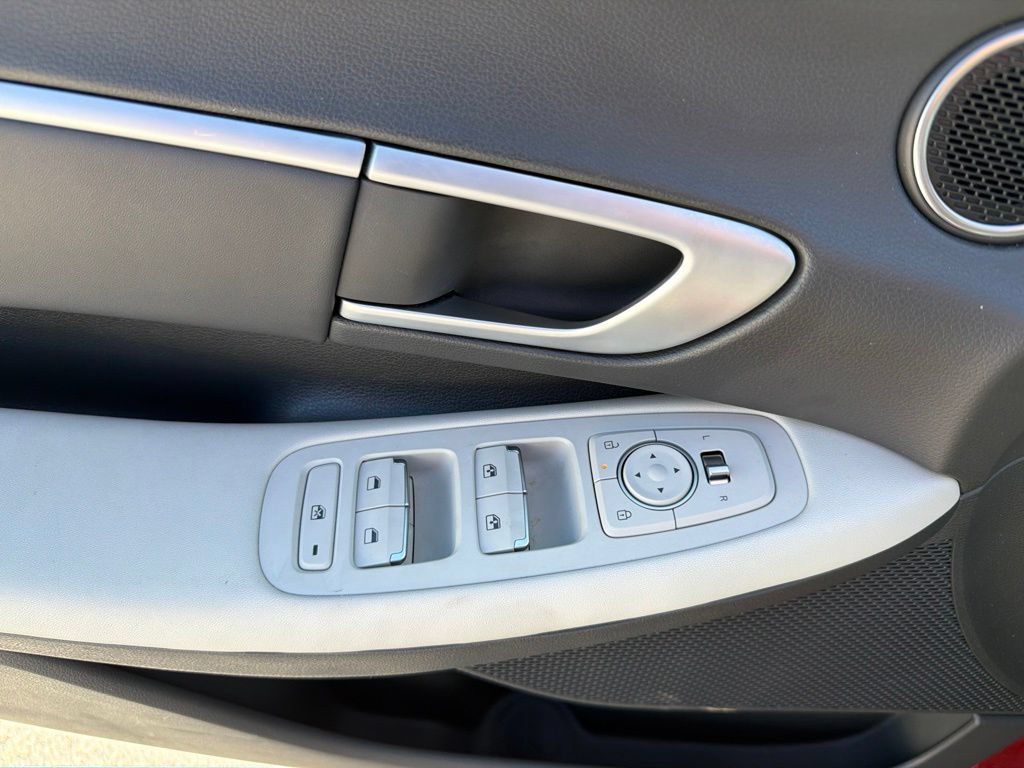 Used 2025 Hyundai Sonata SEL FWD image 9