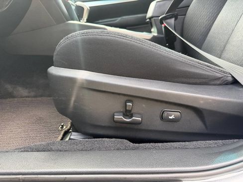 Used 2011 Subaru Outback 2.5i Premium AWD/4WD image 23