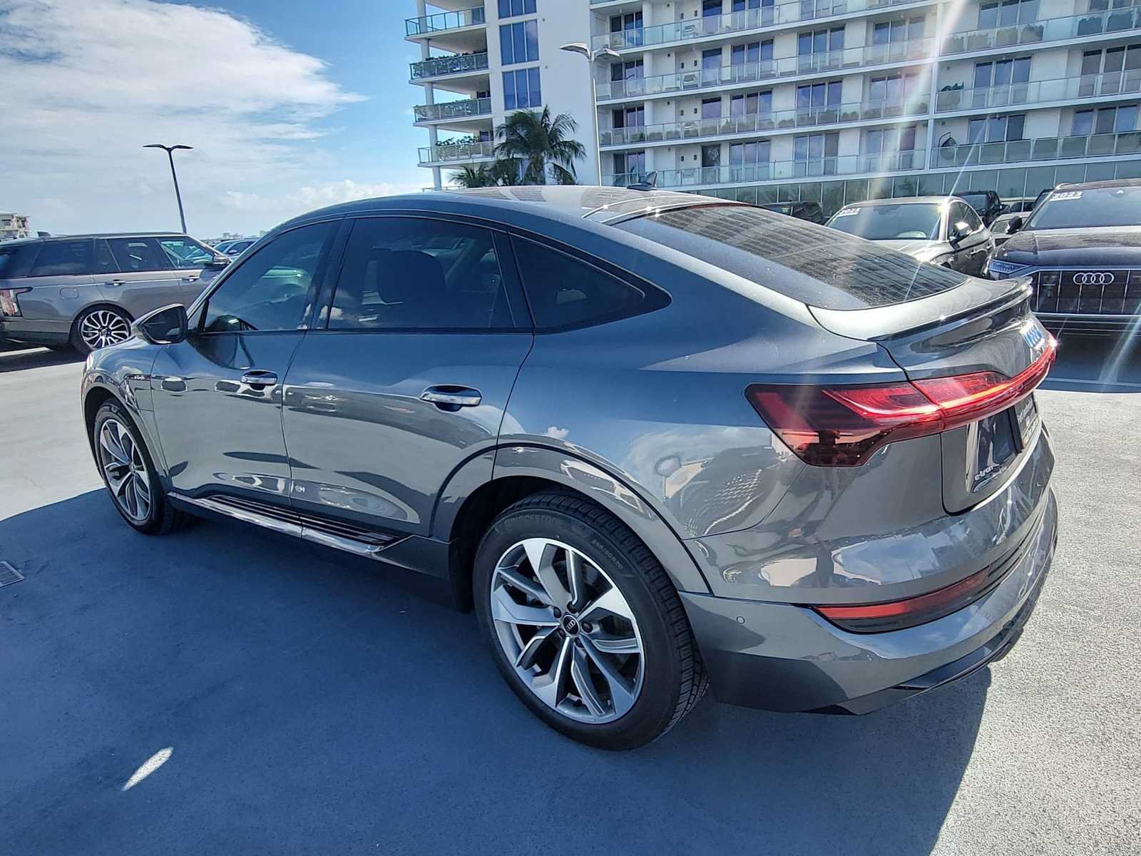 Used 2021 Audi e-tron Premium Plus w/ Premium Plus Package AWD/4WD image 4