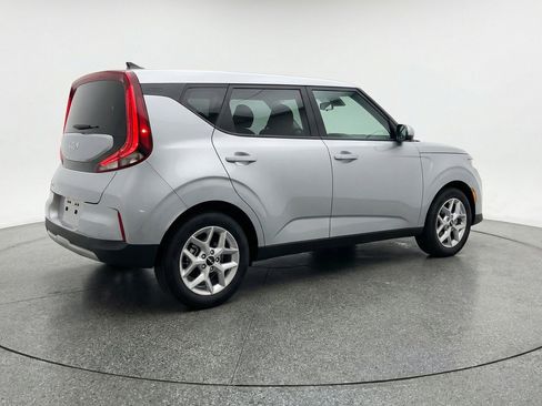 Used 2025 Kia Soul LX w/ LX Technology Package FWD image 9