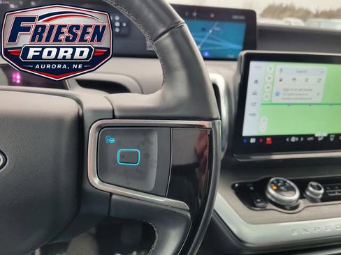 Used 2025 Ford Expedition Max Platinum AWD/4WD image 16