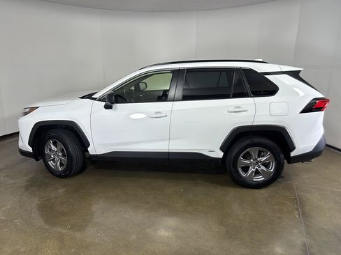 Used 2025 Toyota RAV4 LE AWD/4WD image 14