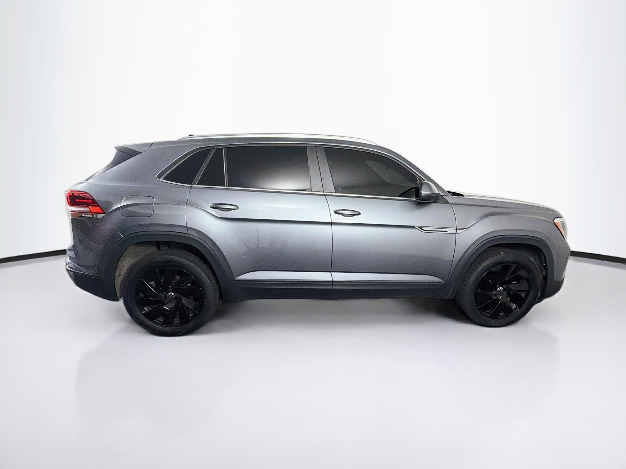 Used 2024 Volkswagen Atlas Cross Sport SE w/ Panoramic Sunroof Package FWD image 10