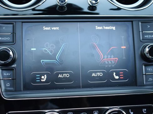 Used 2020 Bentley Bentayga Design Series image 38