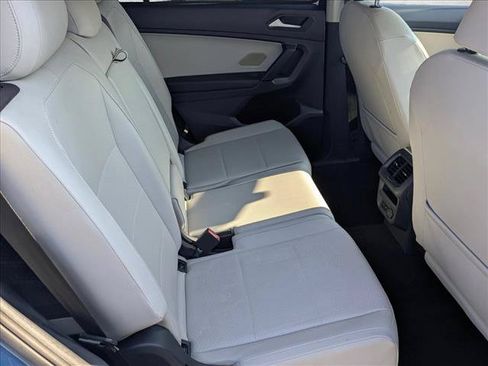 Used 2019 Volkswagen Tiguan SEL w/ 3rd Row Seat Package AWD/4WD image 18