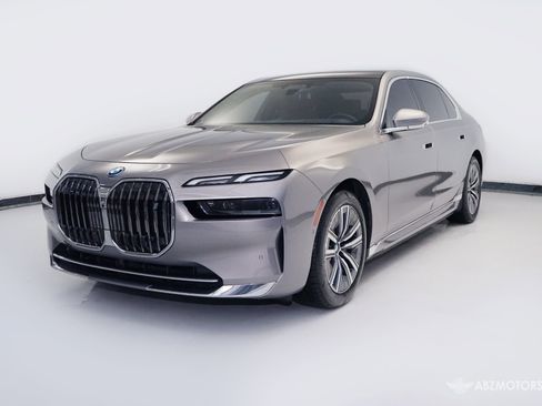 Used 2024 BMW i7 eDrive50 RWD image 2