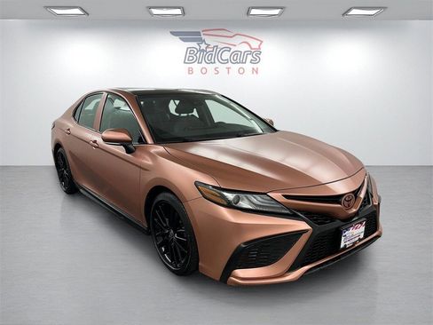 Used 2022 Toyota Camry XSE image 3