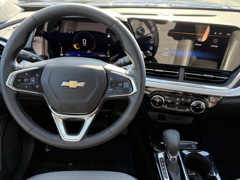 Used 2024 Chevrolet Trax LT w/ LT Convenience Package image 15