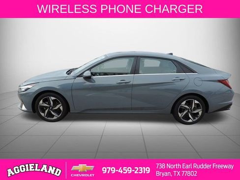 Used 2022 Hyundai Elantra Limited image 7