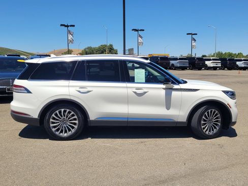 Used 2020 Lincoln Aviator Reserve w/ Elements Package Plus RWD image 3