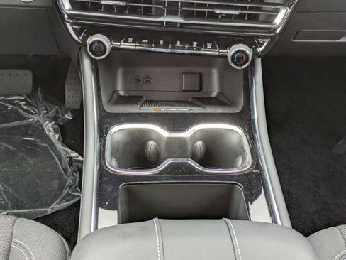 New 2025 Chevrolet Traverse LT w/ Enhanced Driving Package image 6