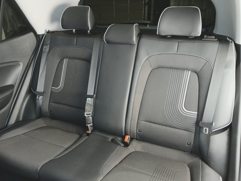 Used 2024 Hyundai Venue Limited FWD image 13