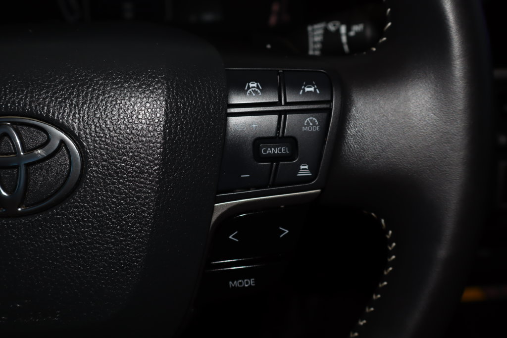 Used 2025 Toyota Camry SE FWD image 19