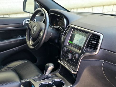 Used 2018 Jeep Grand Cherokee Limited image 18