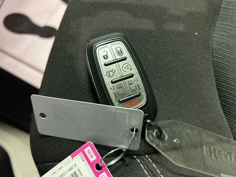 Used 2023 Chrysler Voyager LX image 22