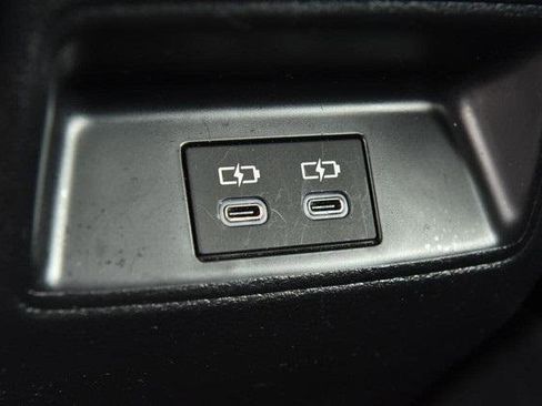 Used 2025 Toyota Corolla LE image 19