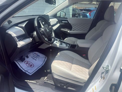 Used 2024 Mitsubishi Outlander SEL Black Edition FWD image 16