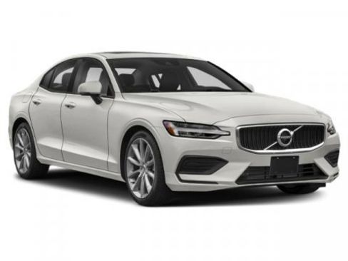 Used 2021 Volvo S60 T5 Momentum w/ Premium Package image 6