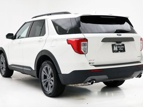 Used 2023 Ford Explorer XLT w/ Equipment Group 202A image 7