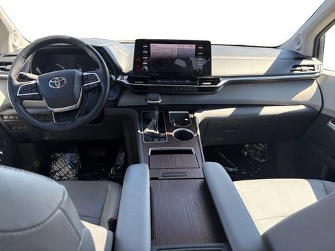 Certified 2022 Toyota Sienna XLE w/ XLE Plus Package FWD image 14