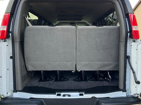 Certified 2025 GMC Savana 3500 LT w/ LT Preferred Equipment Group image 17