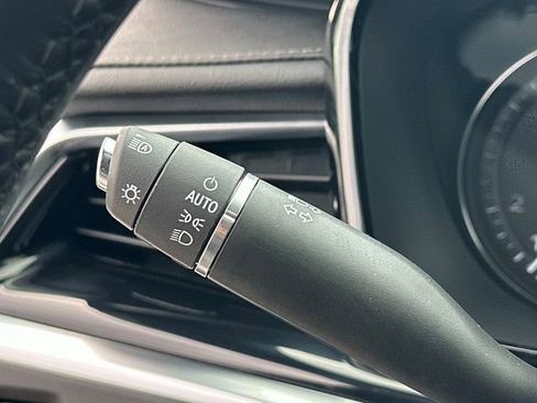 Used 2025 Cadillac XT6 Premium Luxury w/ Technology Package image 9