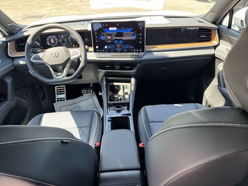 New 2026 Volkswagen Tiguan SEL R-Line AWD/4WD image 14