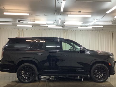 Used 2023 Cadillac Escalade Sport w/ LPO, ONYX Package AWD/4WD image 4