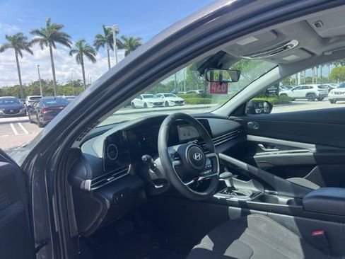 Used 2024 Hyundai Elantra SEL w/ Convenience Package image 18