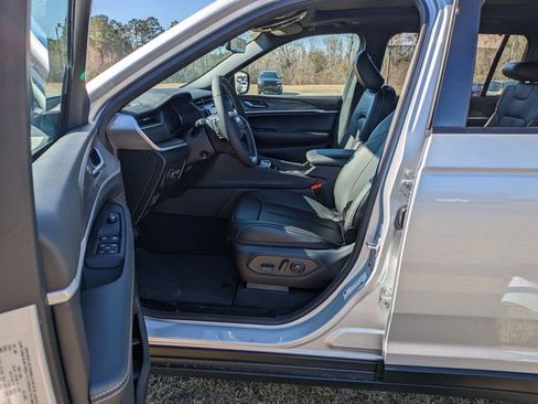 New 2025 Jeep Grand Cherokee L Limited w/ Luxury Tech Group II AWD/4WD image 18