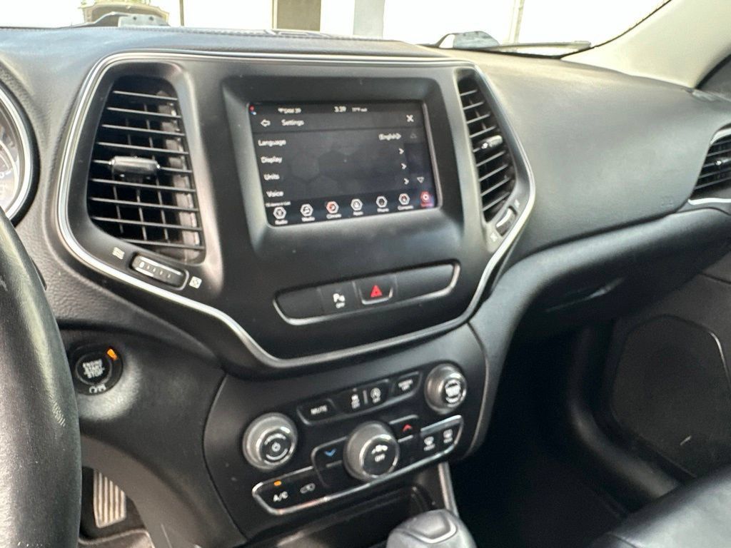 Certified 2019 Jeep Cherokee Latitude Plus AWD/4WD image 16