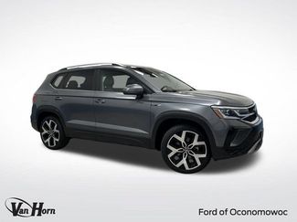 Used 2022 Volkswagen Taos SEL image 1