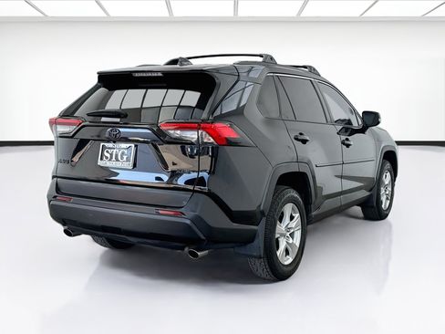 Used 2020 Toyota RAV4 XLE w/ XLE Grade Weather Package FWD image 4