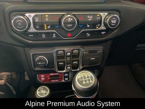 Used 2021 Jeep Wrangler Unlimited Rubicon AWD/4WD image 7