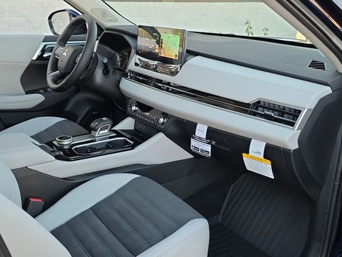 New 2026 Mitsubishi Outlander SE image 31