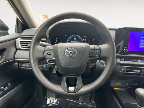 Used 2025 Toyota Camry LE AWD/4WD image 13
