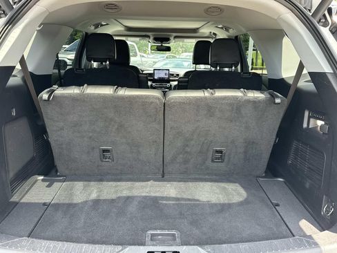 Used 2022 Ford Explorer Limited w/ Equipment Group 301A RWD image 6