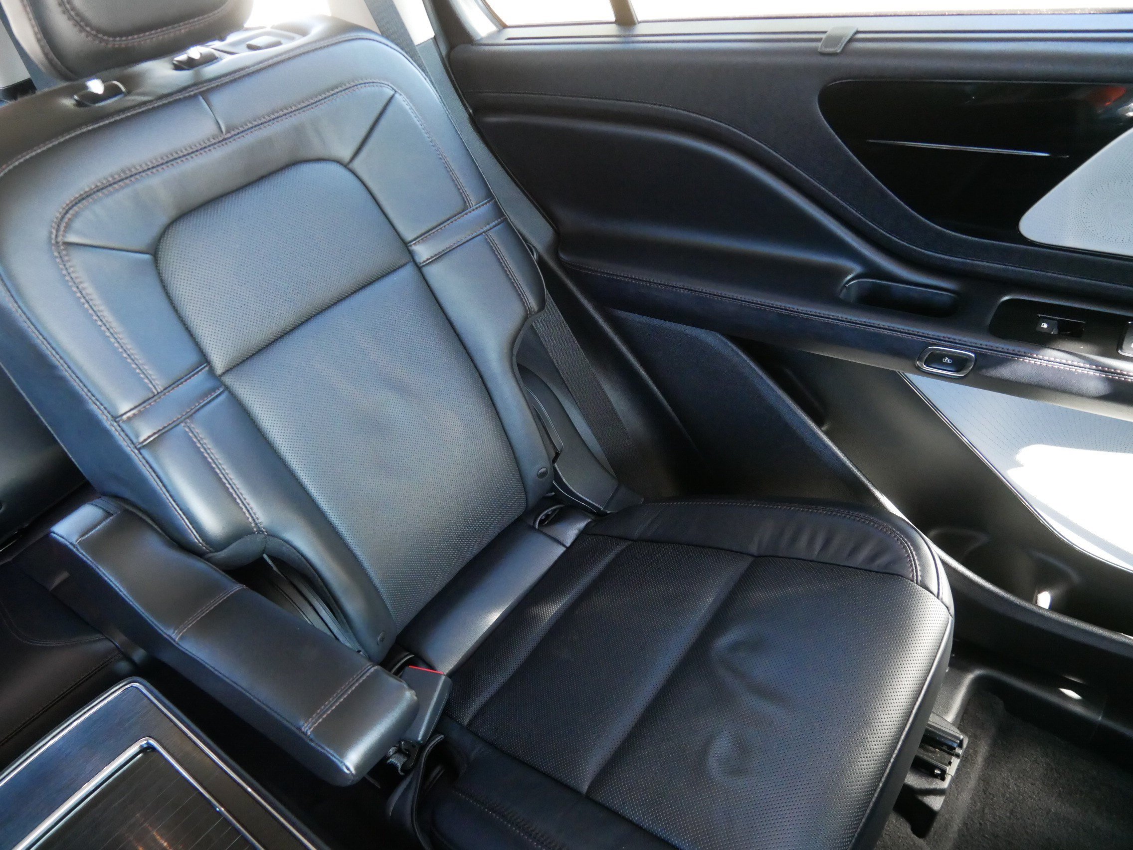 Used 2020 Lincoln Aviator Reserve w/ Equipment Group 202A AWD/4WD image 14
